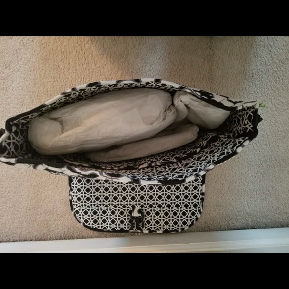 New Vera Bradley Messenger Bag - Picture 4 of 5